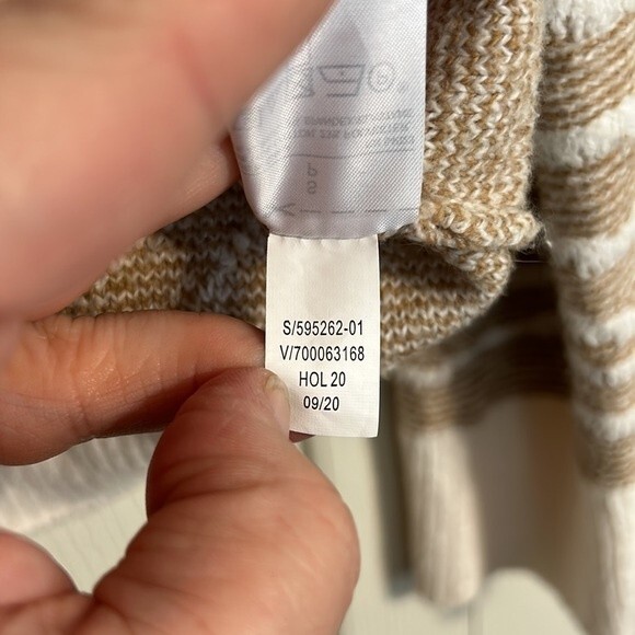 BANANA REPUBLIC Size Small White Tan Animal Print V-Neck Pullover Sweater Zebra - Picture 5 of 6